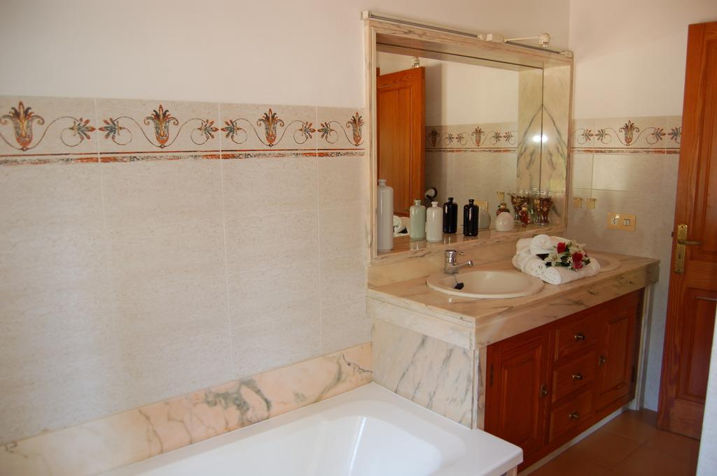 Private Villas Puerto Pollensa For Family Groups, Private Mountain Ideal For Runners, Trailers, Hikers, It Is Approximately 3 Minute Walk From The Beach 객실 사진